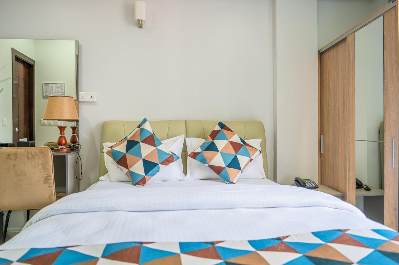 Tour Inn Мале Екстер'єр фото